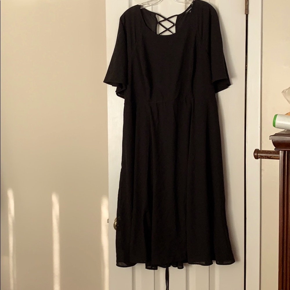 Torrid Size 20 Dress. Sheer. Short sleeves Black